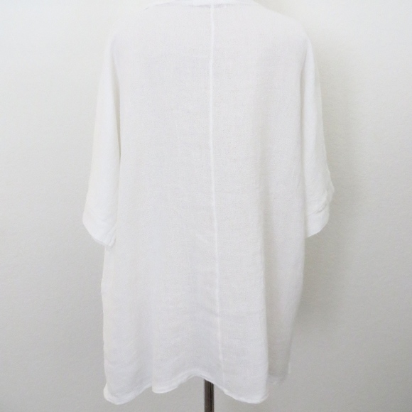 ONE LEFT!  White Linen V-Neck Tunic/Top - Picture 5 of 5